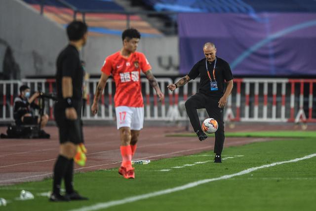 曼联面对米兰：库尼亚与B费领衔首发阵容